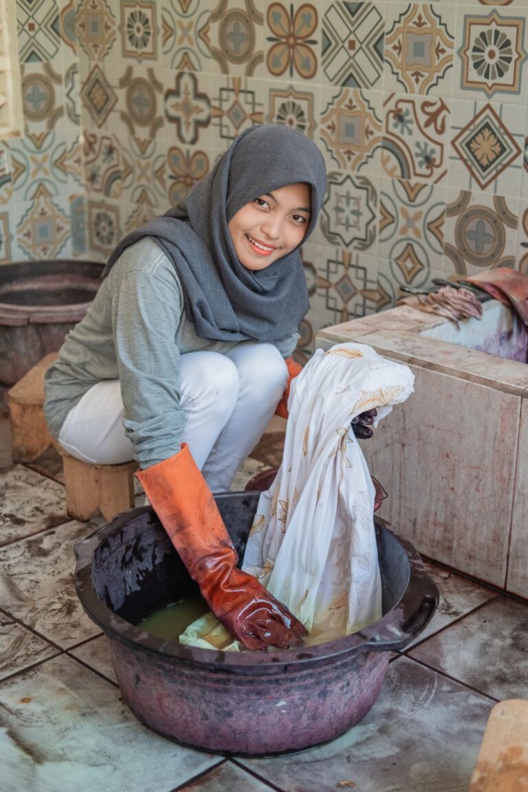 How To Wash Cargo Pants? A Complete Guide