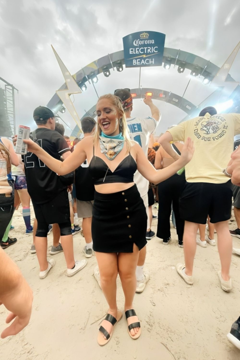 15 Epic EDM Concert Outfits to Make You Stand Out in the Crowd