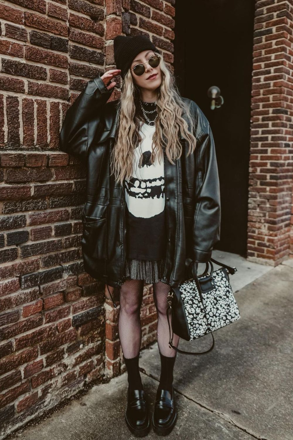 18 Grunge Outfits That Make You Look Like a Rockstar