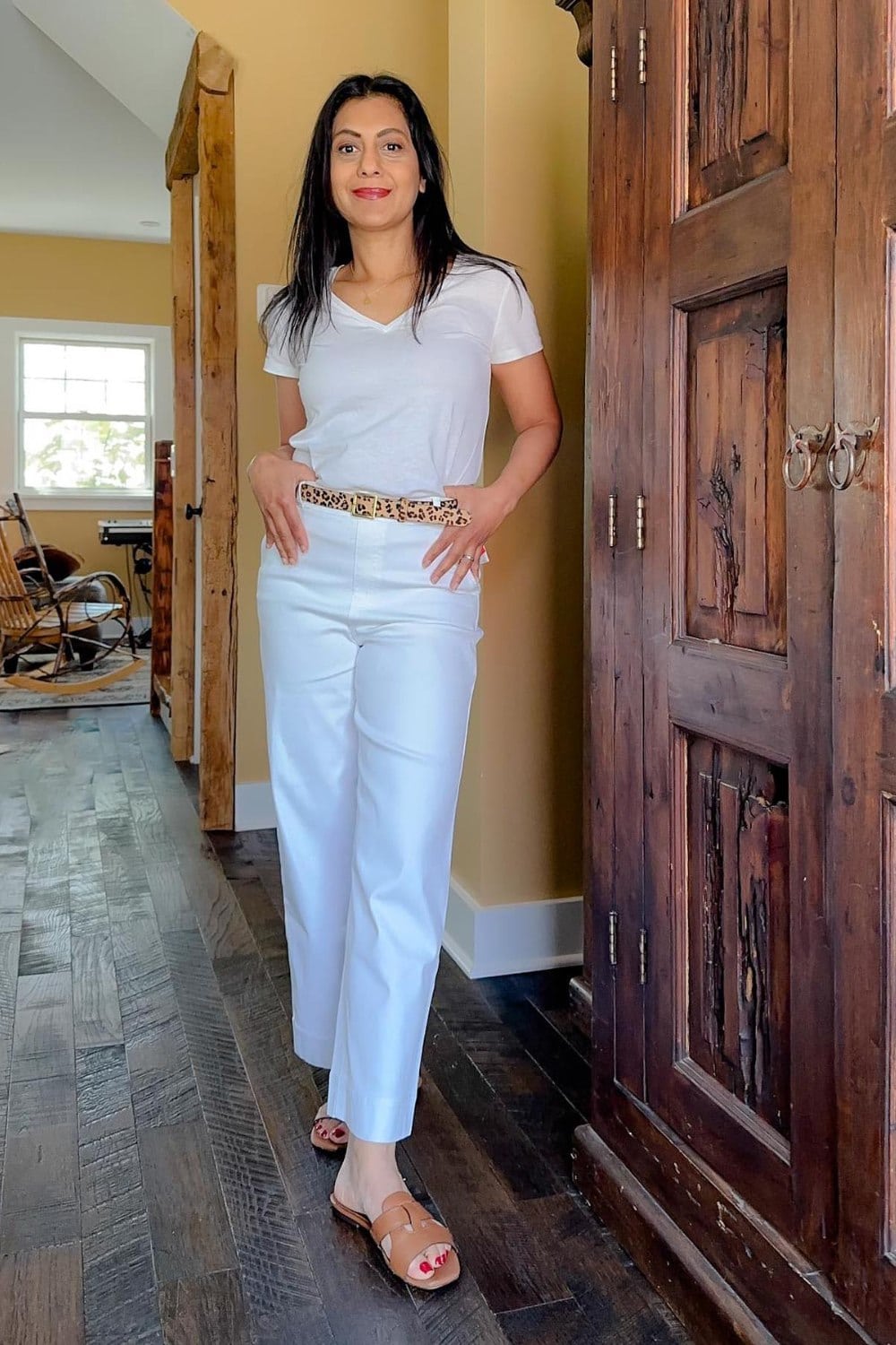 Effortless White Pants Black Top Outfit for Any Occasion