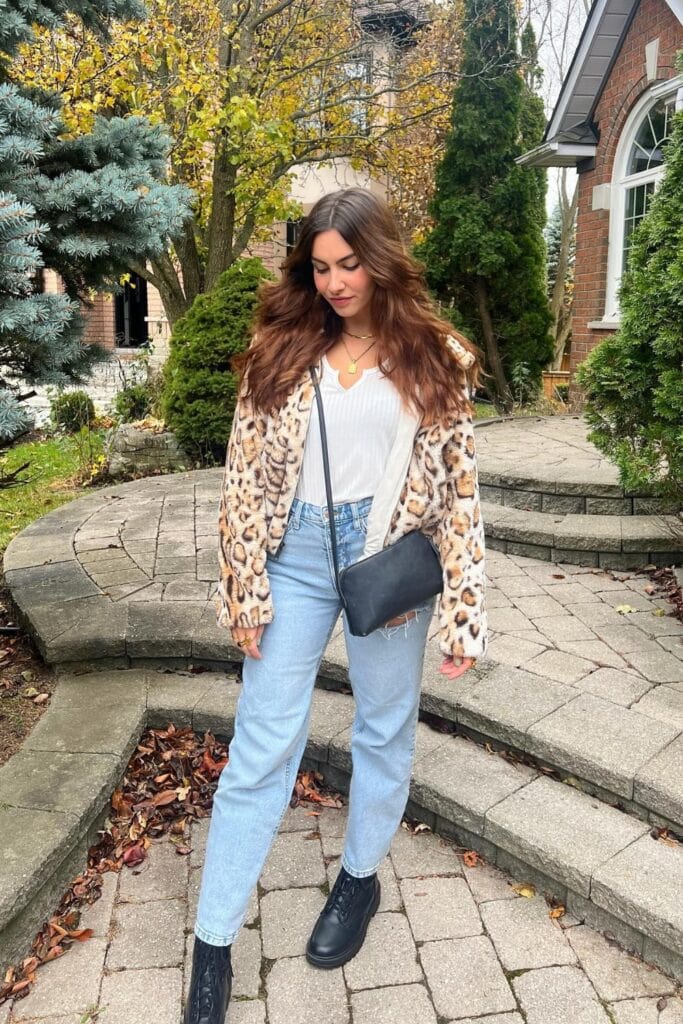 Ribbed V-Neck and Leopard Print Jacket